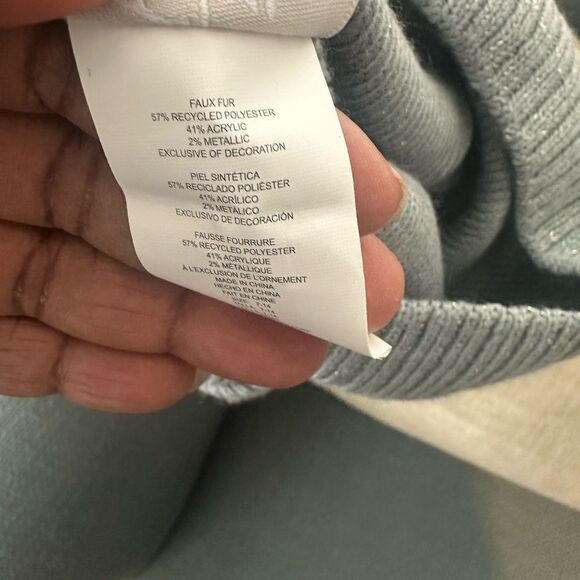 2 Knit Hats W/Faux Fur Pom Pom Bundle - Picture 6 of 9